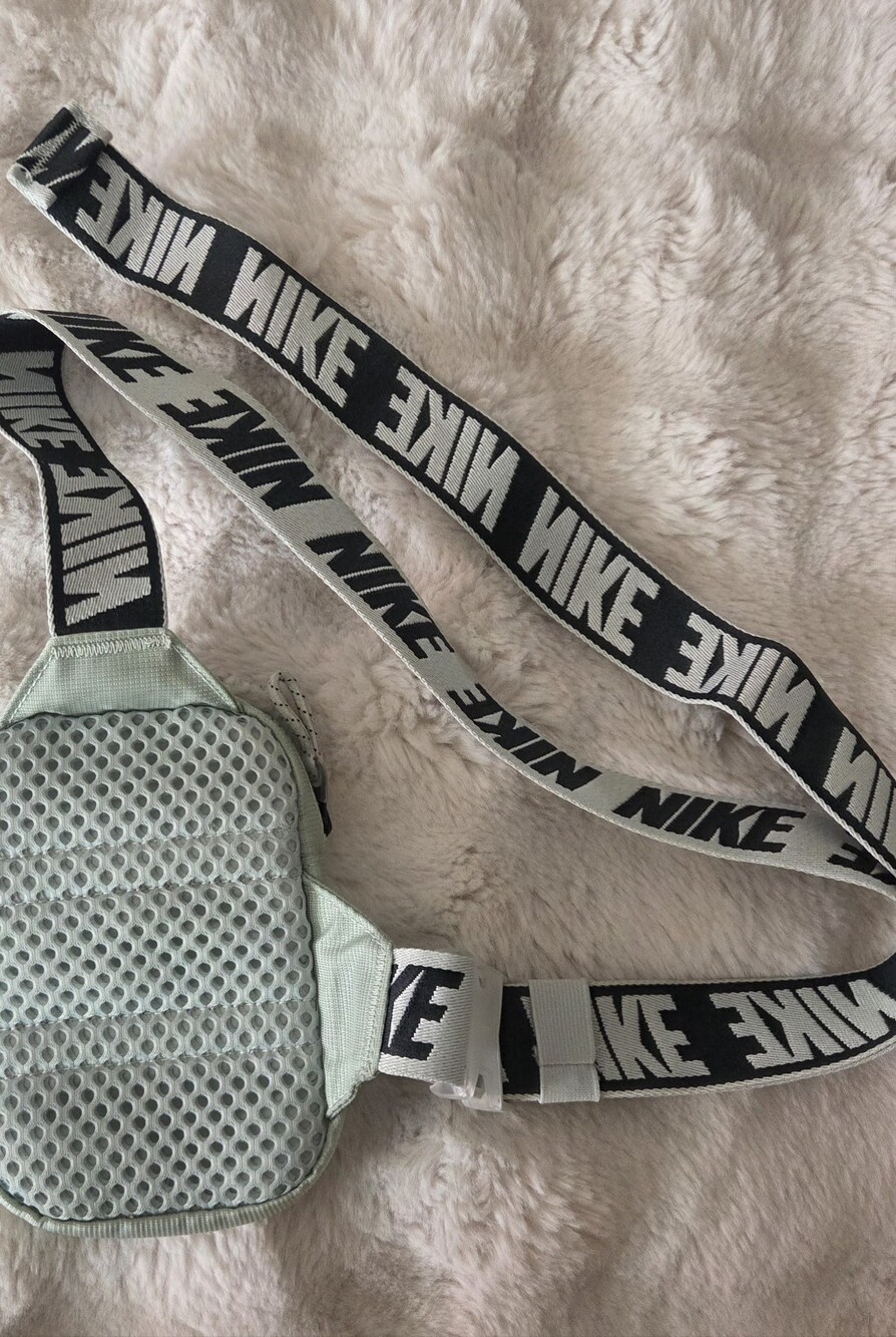 Nike Men’s Mint Green Crossbody Belt Bag with Black/White Logo Strap - Picture 3 of 4